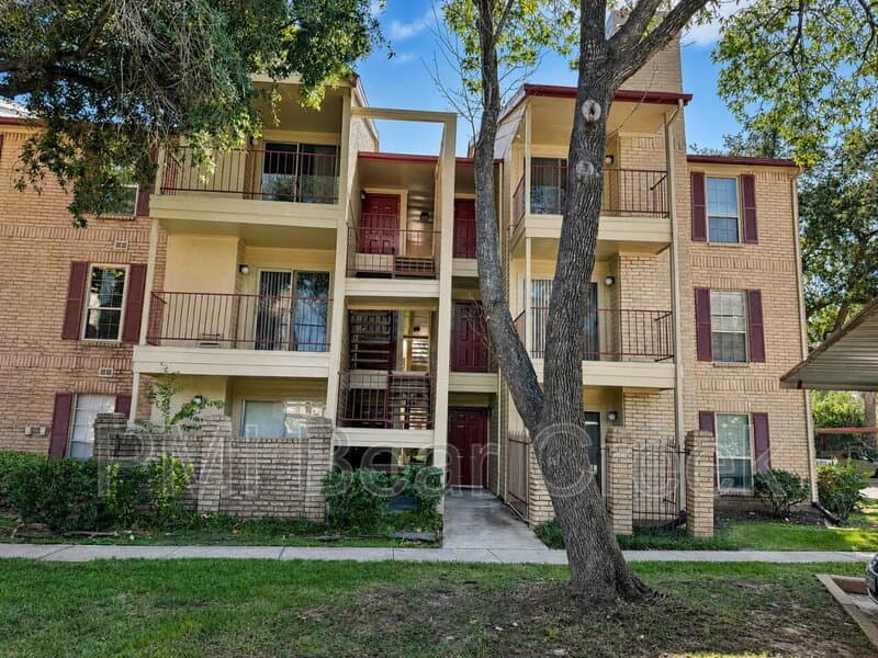 Houston Condo: 2120 El Paseo St