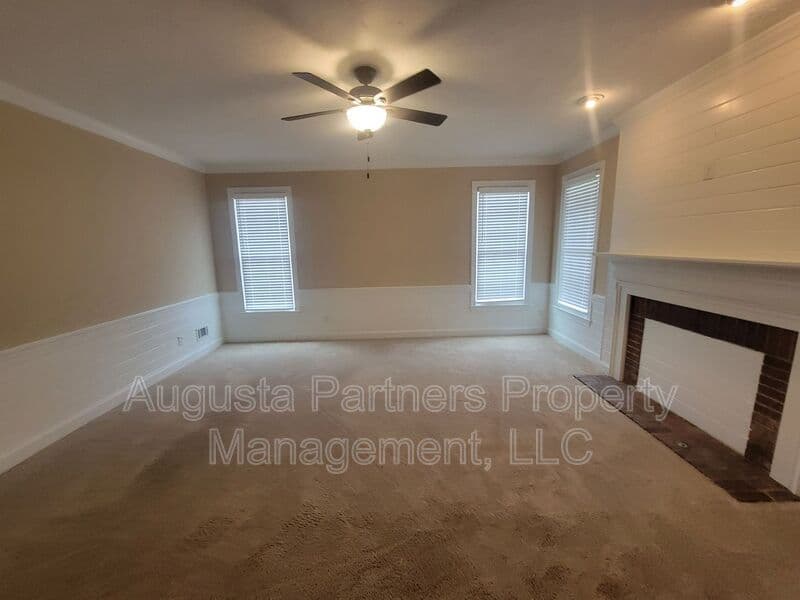 Martinez House: 288 Wakefield Ln S