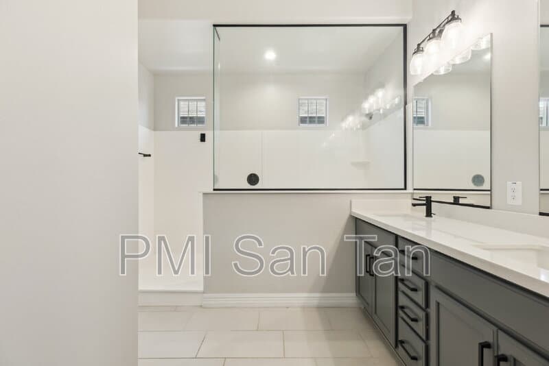 Queen Creek House: 20598 East Avenida Del Valle Court