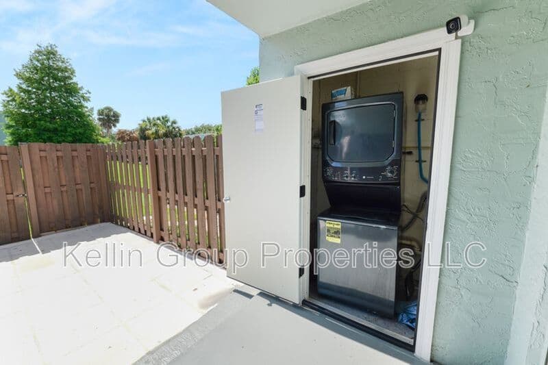 Tampa Townhome: 2862 Somerset Park Dr