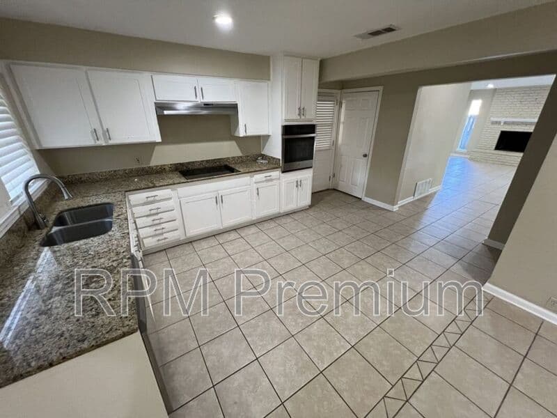 Baton Rouge House: 3280 Crestaire Dr