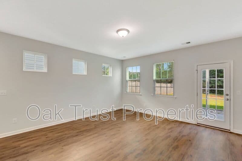 Moncks Corner House: 220 Lazy River Lane