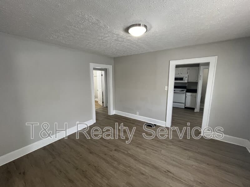 Muncie House: 720 West Queen Street