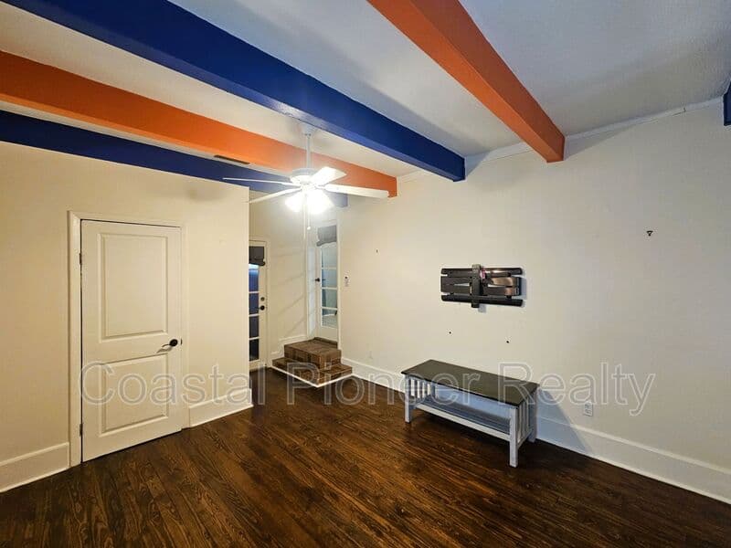 Tampa House: 7301 N 13th St