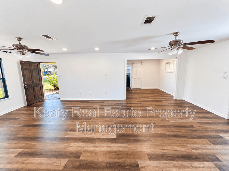 Lafayette House: 214 Dover Dr