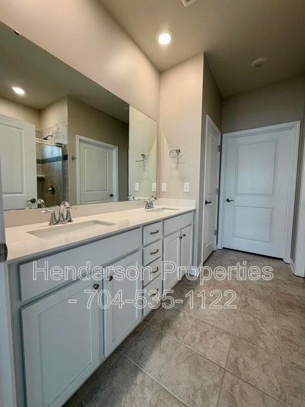 Statesville House: 125 Pampas Place