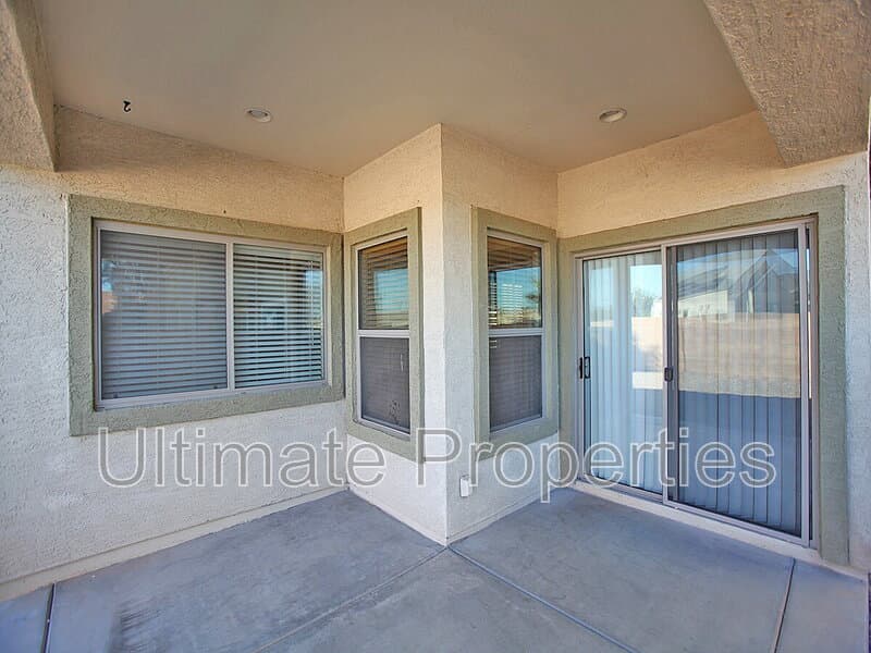 Surprise House: 17572 W Lundberg St