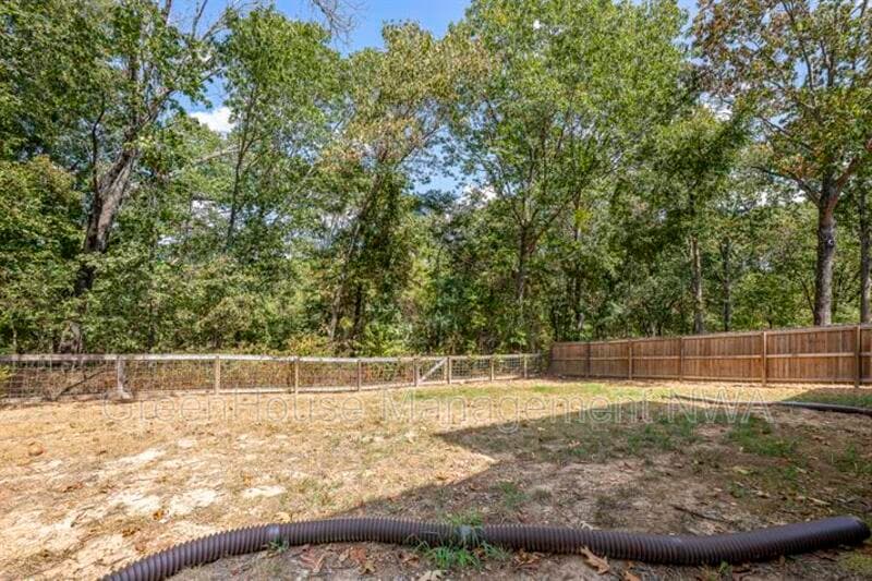 Bella Vista House: 28 Mills Dr