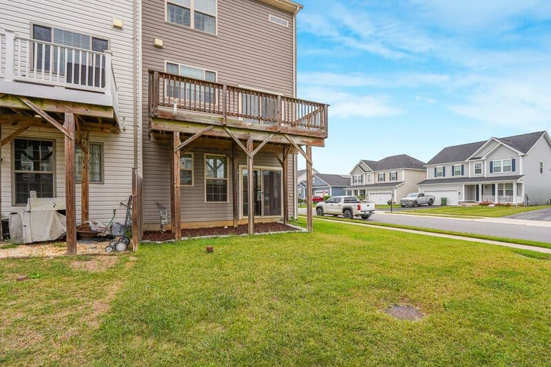 Fredericksburg House: 10100 Futbol Ct