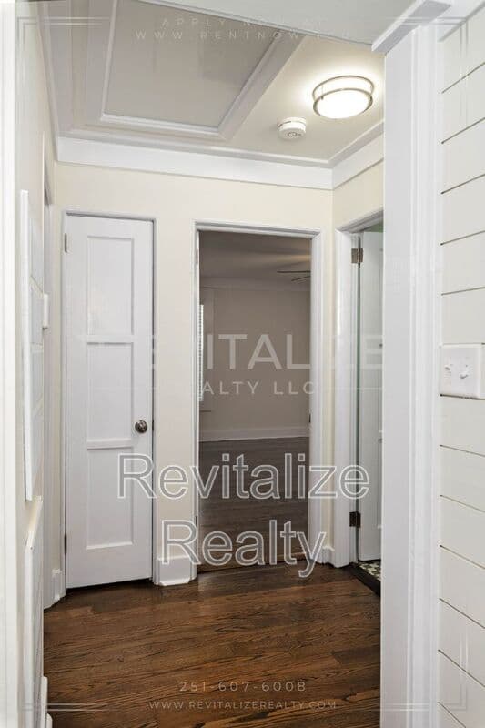 Mobile House: 80 Hathaway Rd N