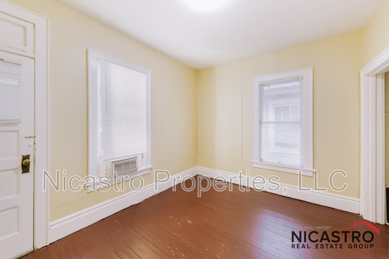 Columbus House: 252 E Lane Avenue