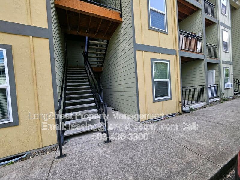 Portland Apartment: 300 SE 148th Ave