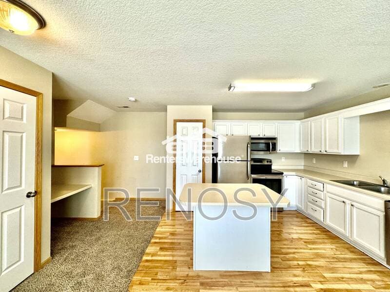 Ankeny House: 1228 SE Village View Lane