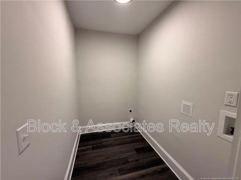 Fayetteville House: 110 KENSINGTON CIR