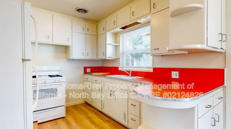 Santa Rosa House: 4942 Sonoma Hwy