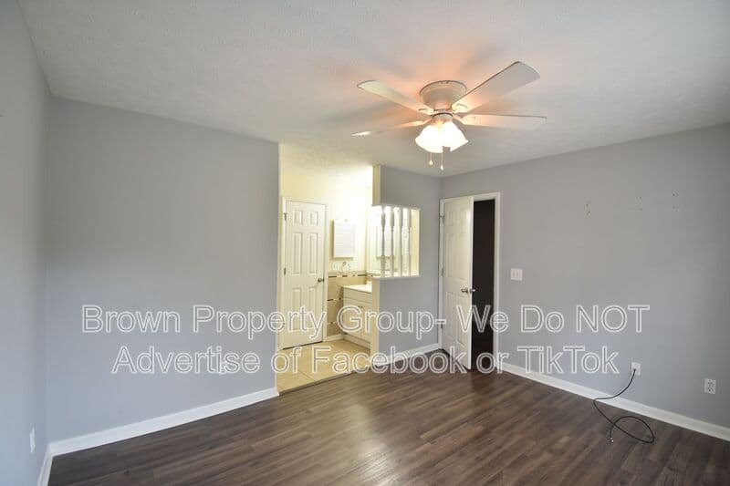Fayetteville House: 6897 Kingsgate Dr