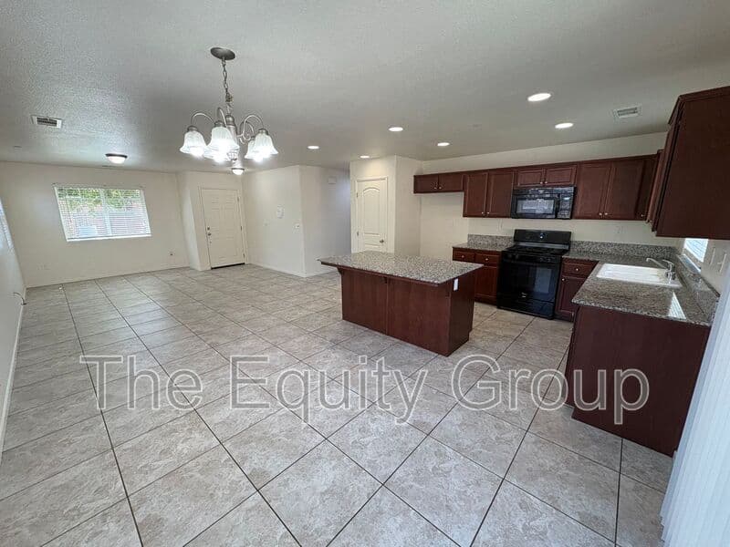 Tulare House: 2314 Cape Canyon Avenue