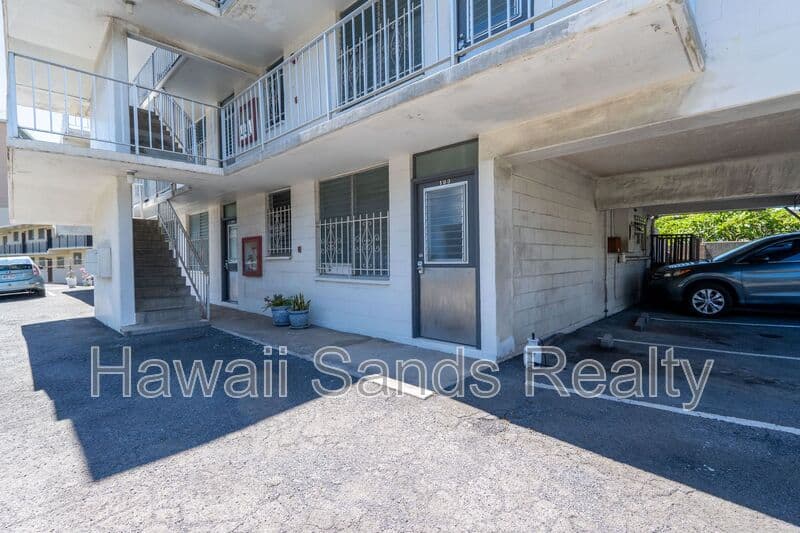 Honolulu House: 39 Hialoa St