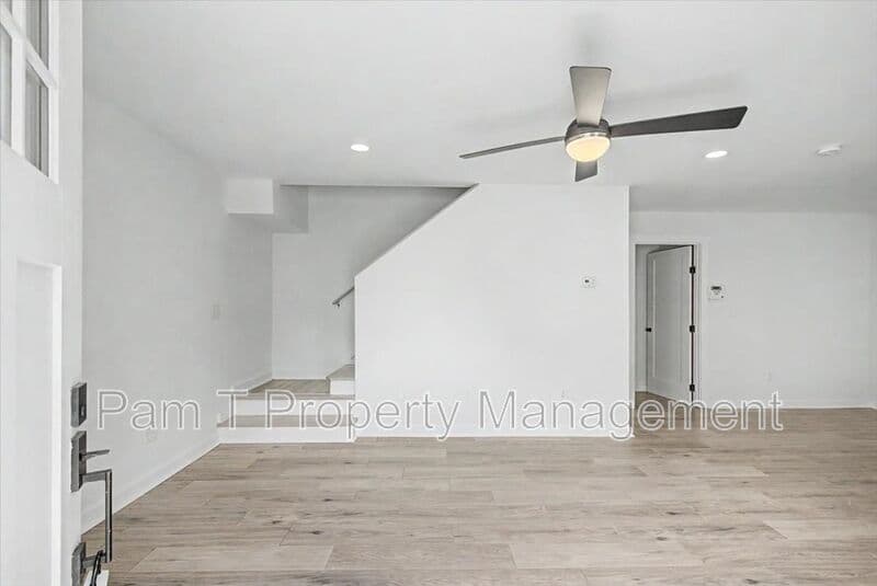Savannah House: 201 - A W 37th St