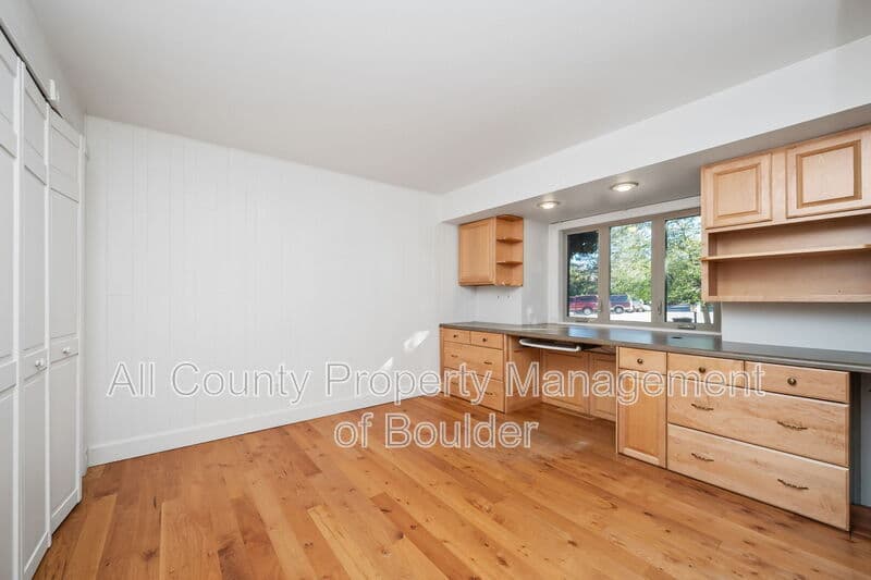 Boulder House: 4453 Pali Way