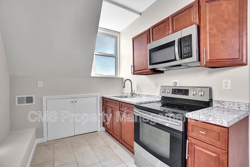 Newark Condo: 142-144 Seymour Ave