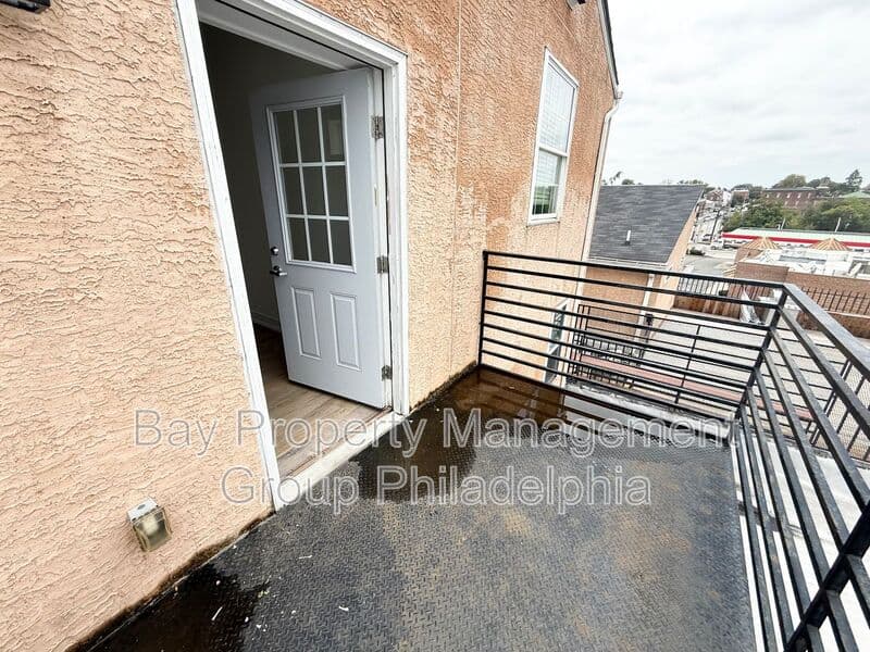 Norristown Condo: 221 W Main St