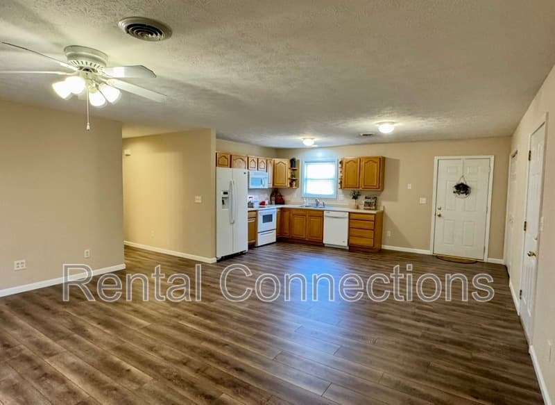 Marion Condo: 1000 E Reeves Apt A