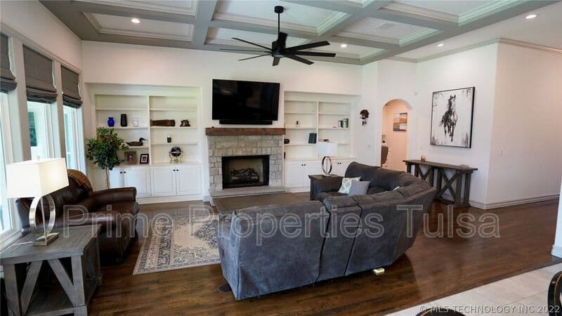 Jenks House: 12912 S 6th St