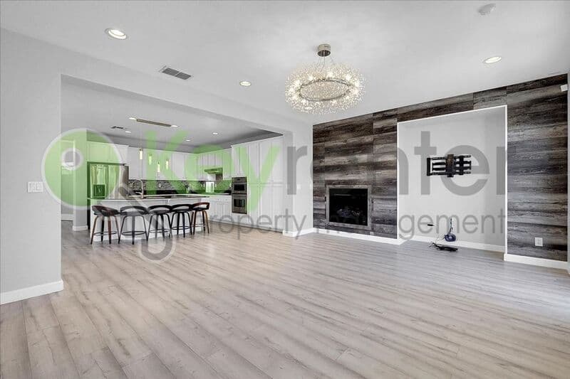 Lincoln House: 1740 Allenwood Circle