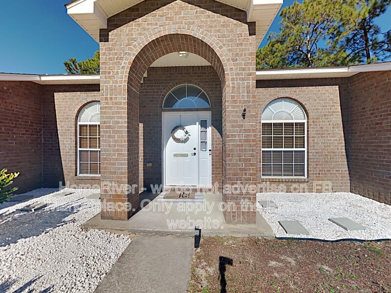 Navarre House: 7036 Sawfish St