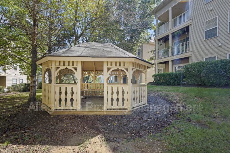 Woodbridge House: 13621 Garfield Place