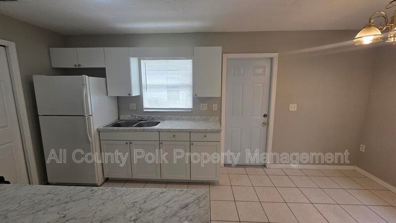 Lakeland House: 220 S Eastside Dr.