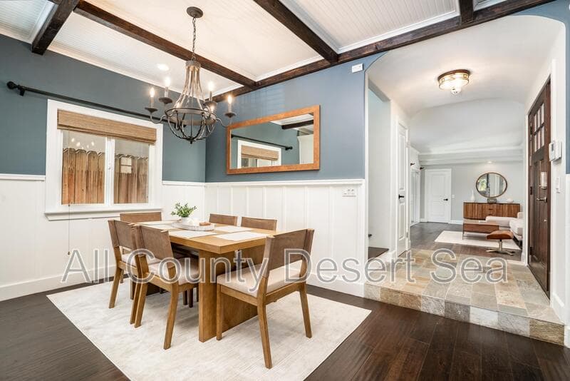 Huntington Beach House: 621 8th St