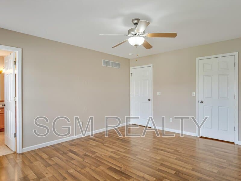 Waterloo House: 1116 Maplewood Ln