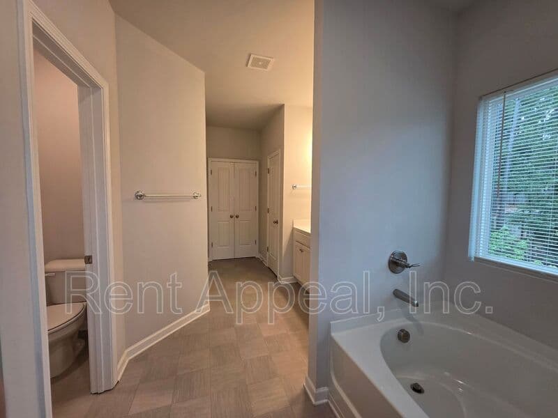 Hoschton House: 970 Laurel Cove Dr