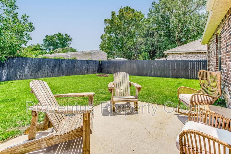 Mary Esther House: 215 Green Dr