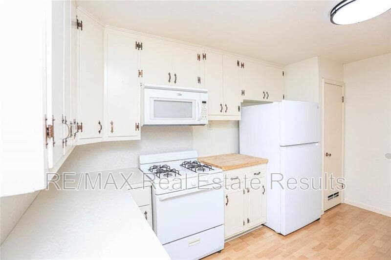 Prairie Grove Condo: 411 Kate Smith Street