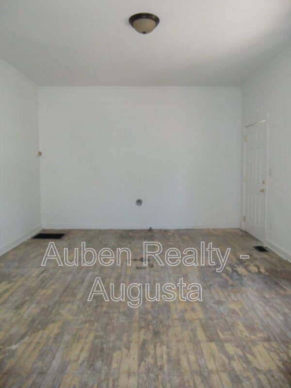 Augusta House: 1914 1/2 Kratha Drive