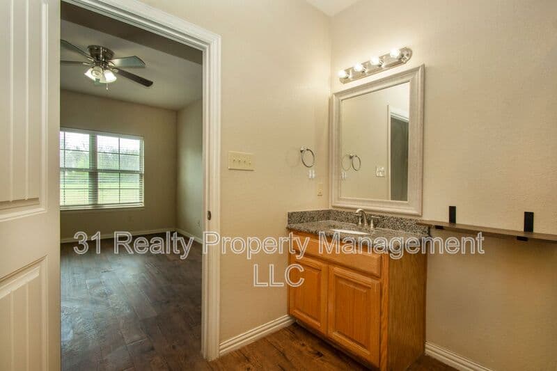 Denison House: 700 E Bullock St