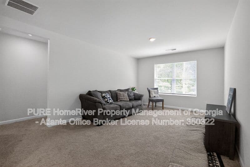 Lithia Springs House: 4842 Layton Dr