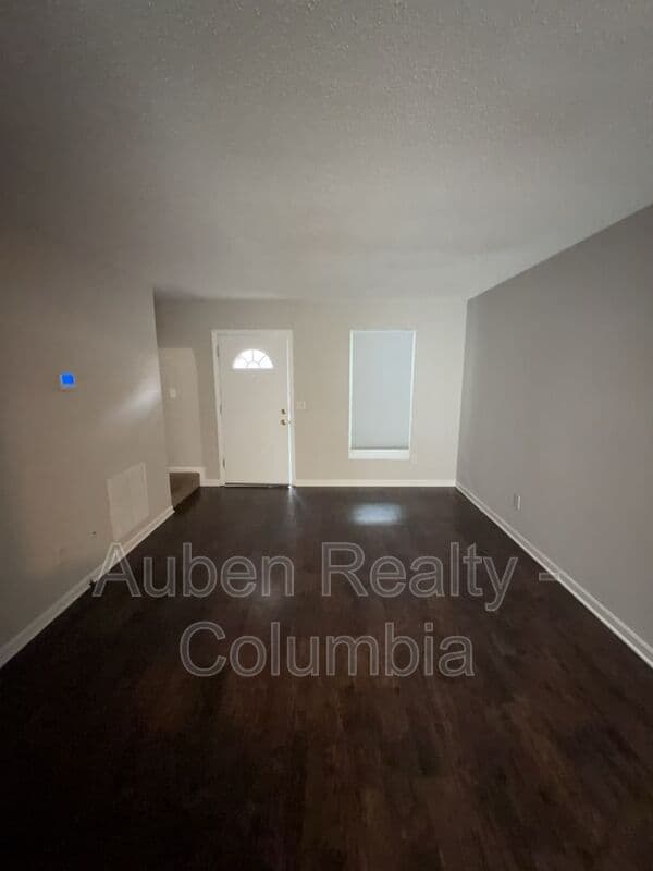 Cayce House: 16 Londonderry Sq