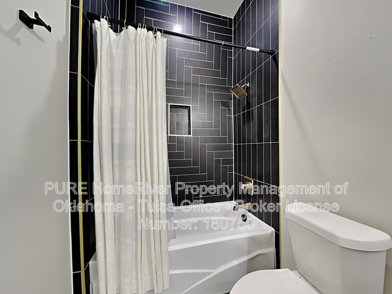Tulsa House: 1305 S Carson Ave