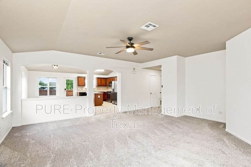 Round Rock House: 3232 Clinton Pl