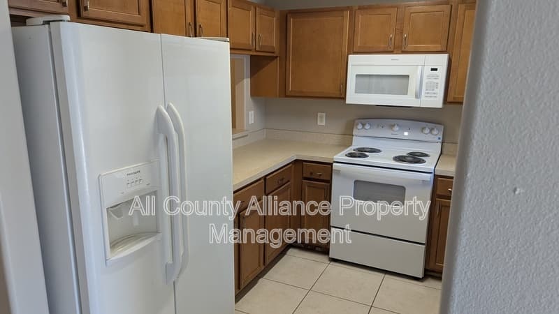 Zephyhills Townhome: 37549 Daliha Terrace