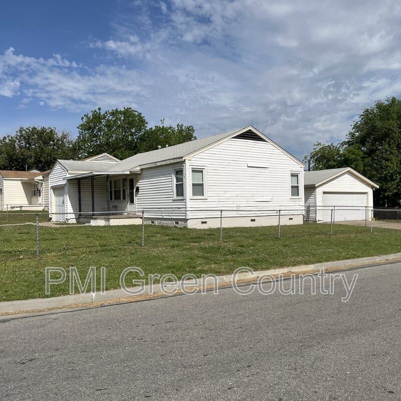 Tulsa House: 4547 E Young Ct