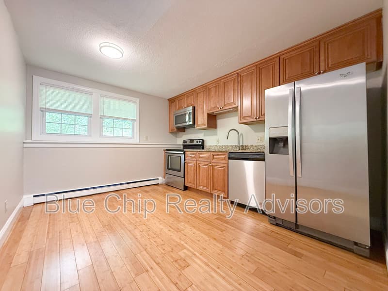 Londonderry Condo: 35 Stonehenge Rd
