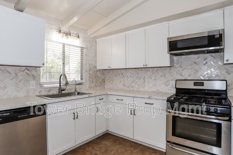Sacramento House: 5936 41st Street