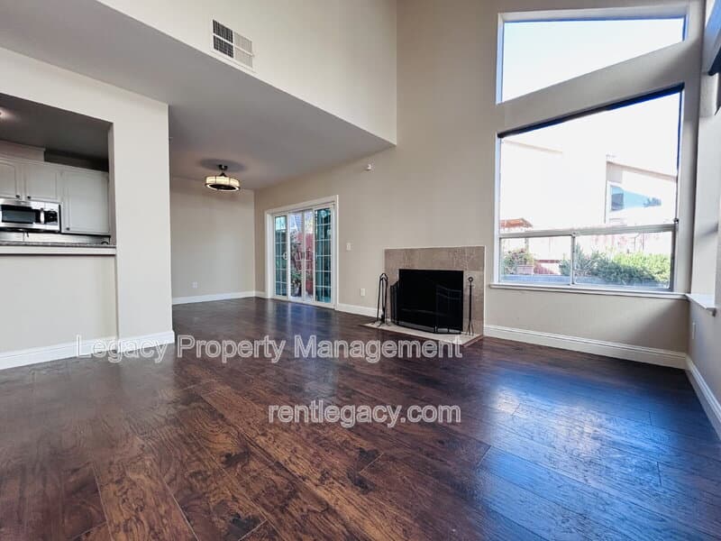 Suisun City House: 232 Redstone Cir