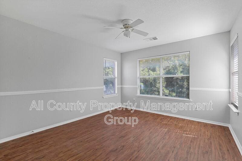 Fort Worth House: 813 Jockey Club Lane