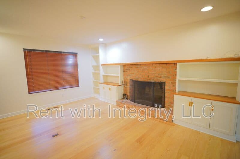 Tallahassee House: 2328 Armistead Road